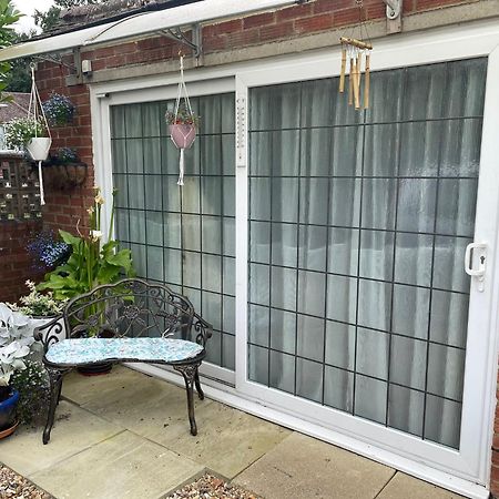 Jacaranda Bed & Breakfast East Grinstead Exterior foto